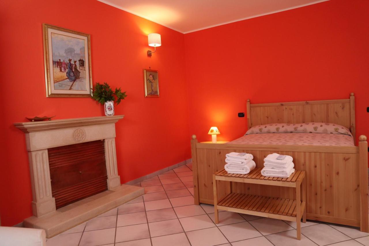 B&B La Casa Del Sole Controne Eksteriør billede